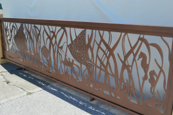 custom-railing-sting-ray-and-sea-horse-manta-ray-coral-sealife-aluminum-guard-rail